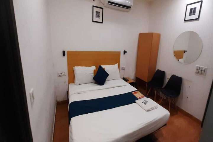 Room 6 of 14