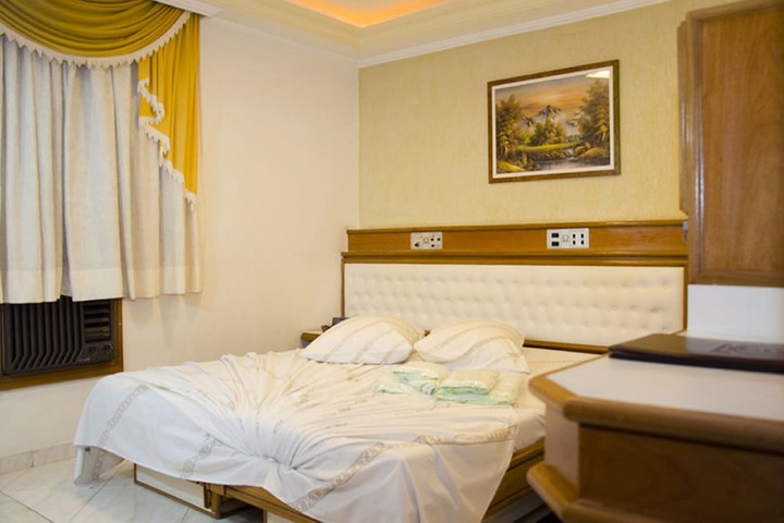 Room 7 of 27