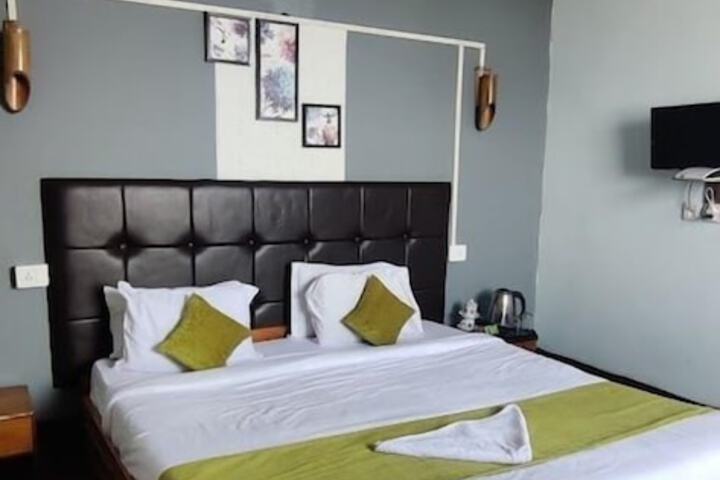 Room 3 of 6