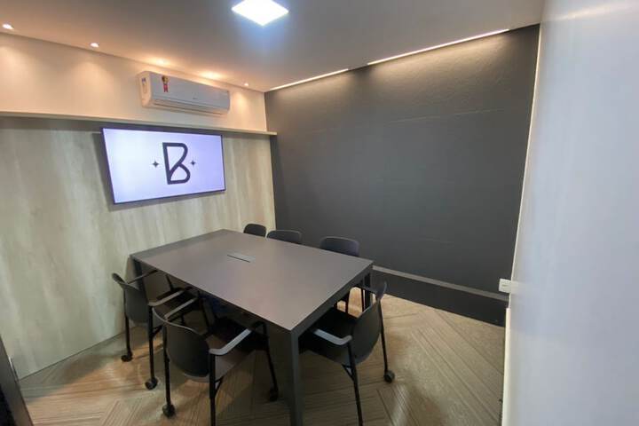 Business Center 27 of 31