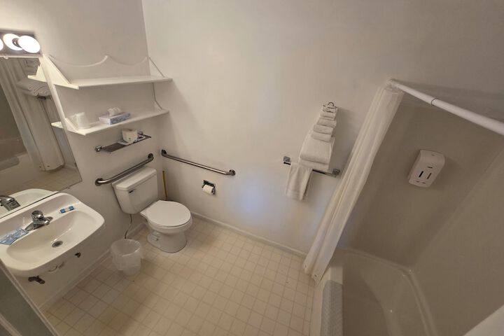 Room 64 of 123