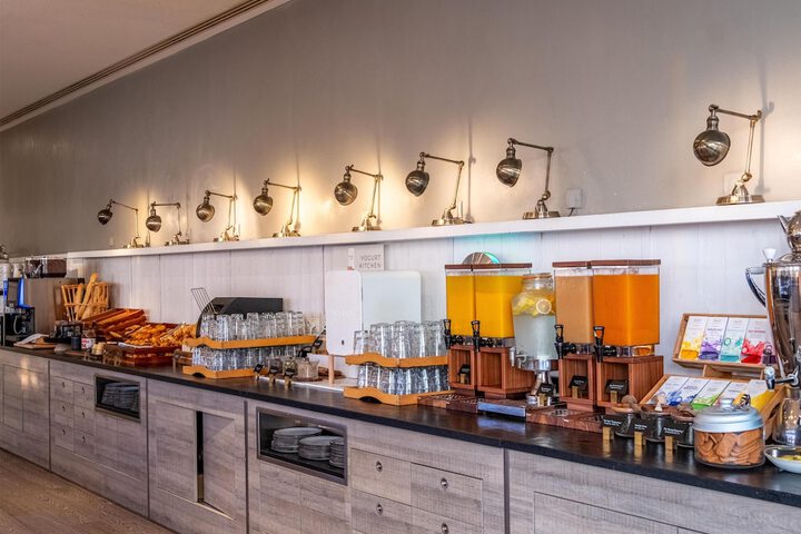 Breakfast/Coffee Service 112 of 167