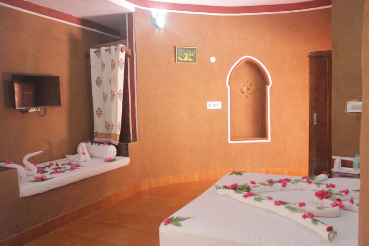 Room 10 of 32