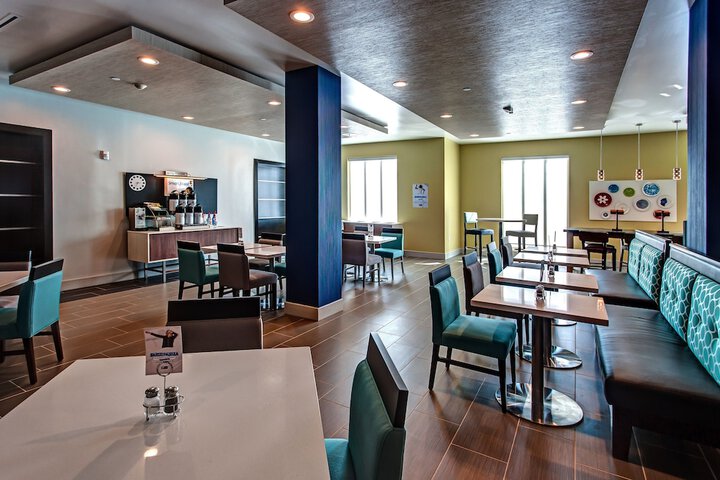 Breakfast/Coffee Service 25 of 40