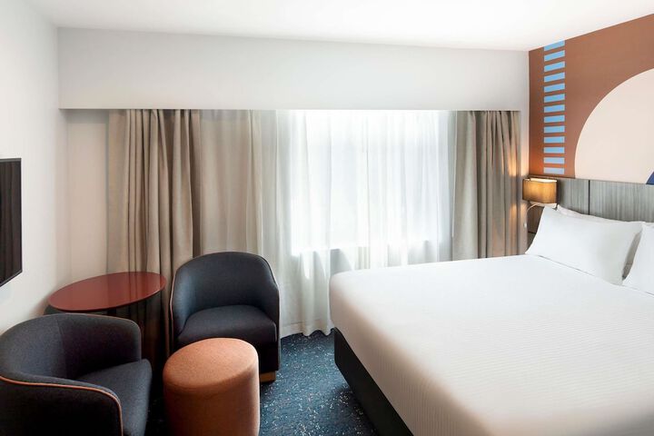 Room 27 of 108