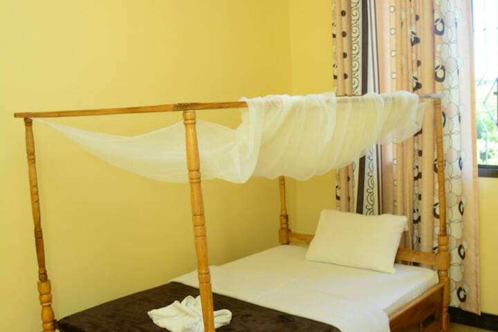 Room 5 of 17