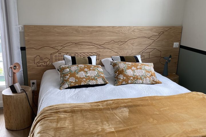 Room 4 of 73