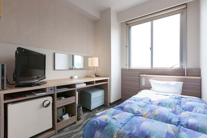 Room 12 of 36
