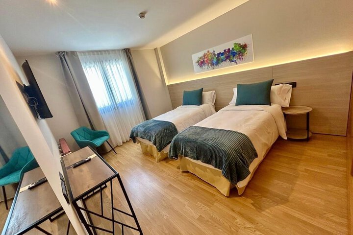 Room 4 of 80