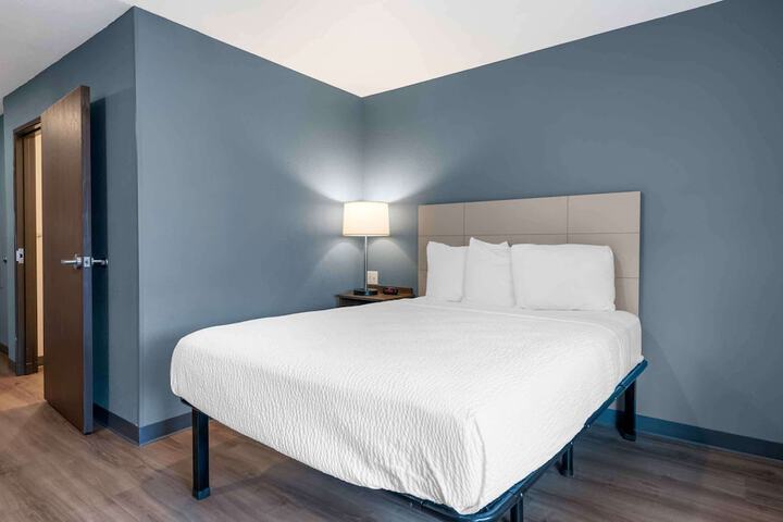 Room 9 of 32
