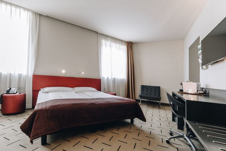 Room 12 of 36
