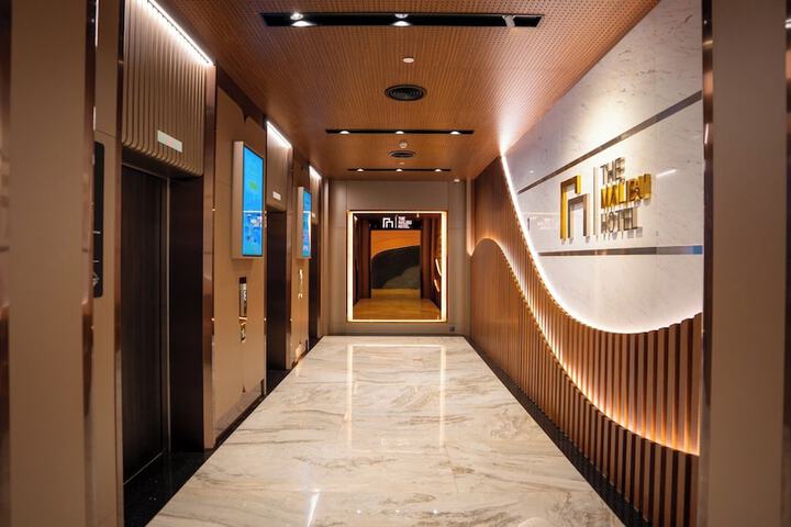 Entrance & Lobby