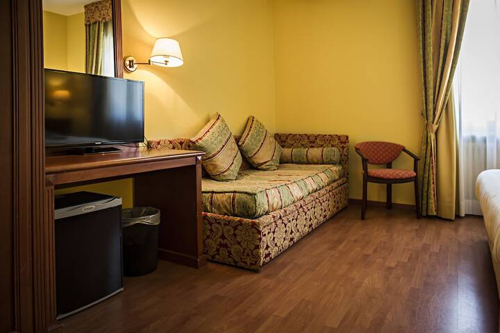 Room 4 of 46