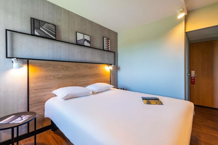Room 11 of 22