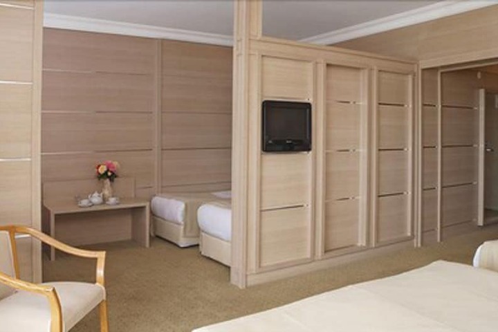 Room 4 of 31
