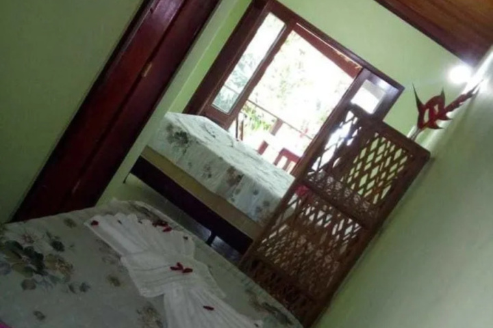 Room 3 of 8