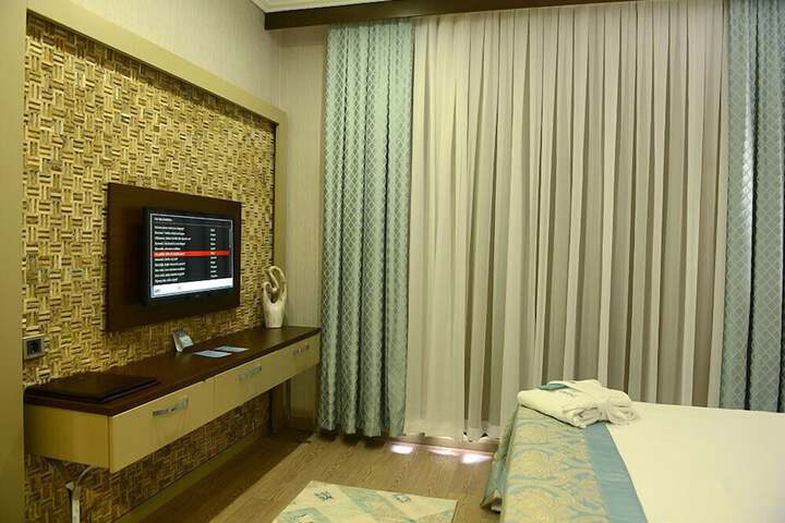 Room 7 of 104