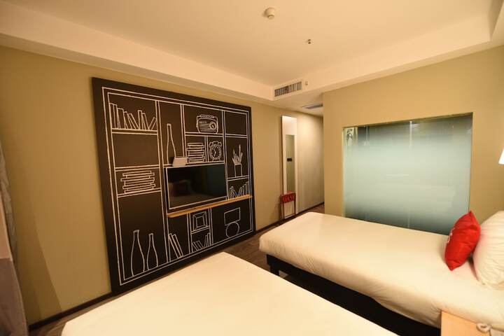 Room 3 of 25