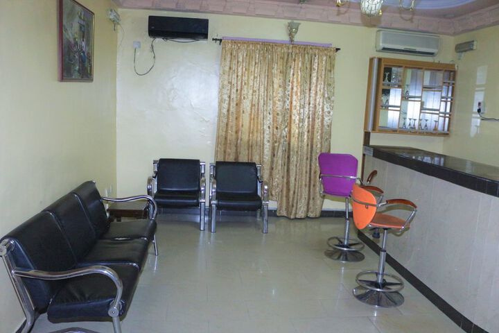 Lounge 18 of 25