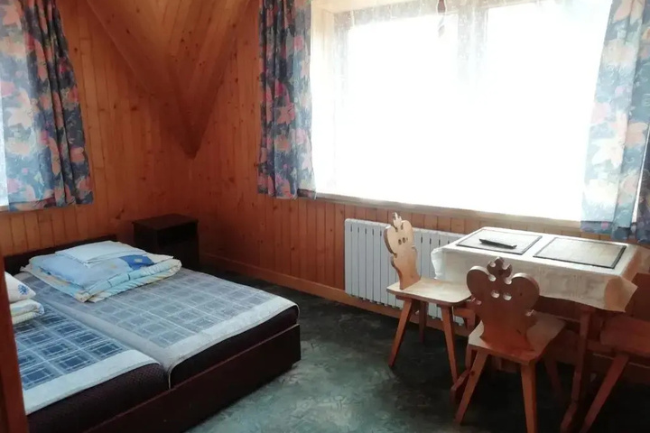 Room 5 of 13
