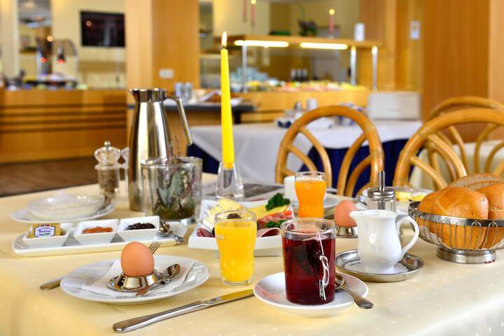 Breakfast/Coffee Service 74 of 99