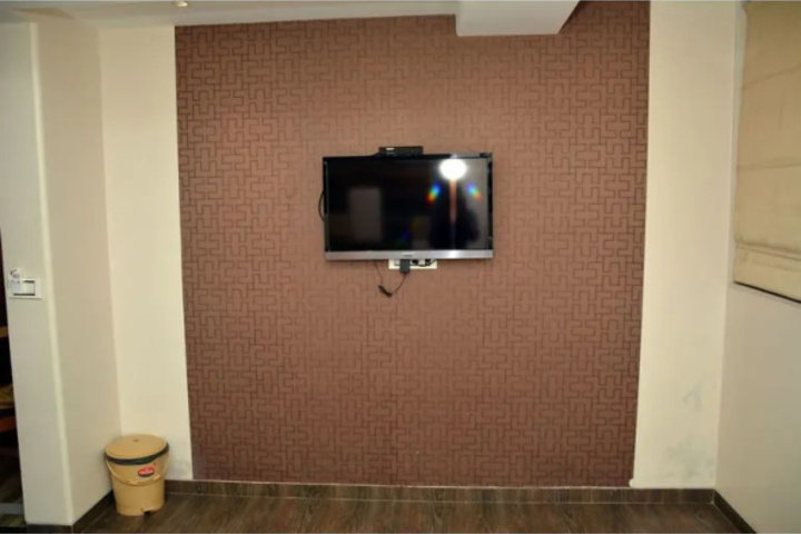 Room 11 of 11