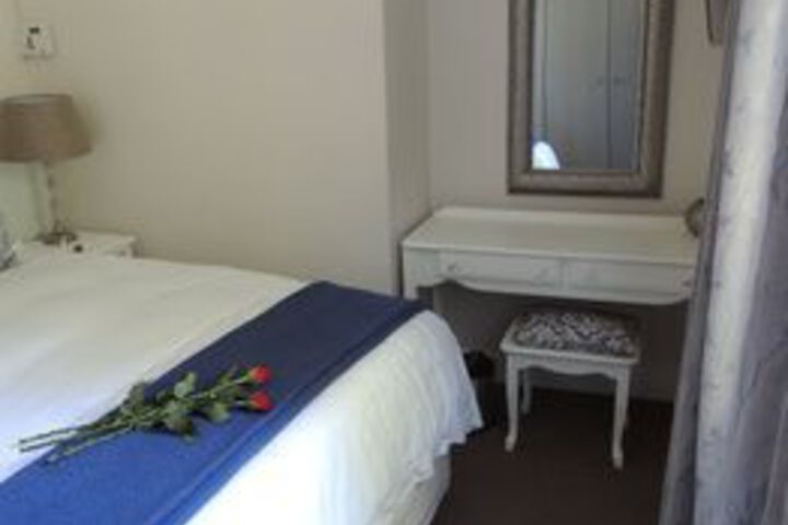 Room 28 of 142