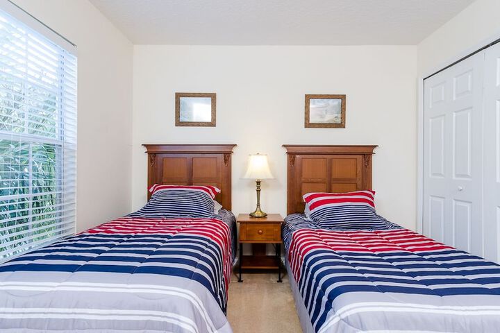 Room 7 of 33