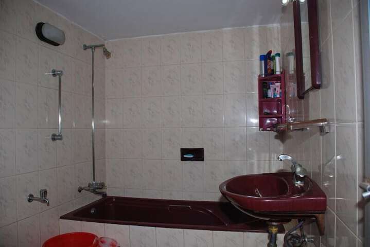 Room 16 of 32