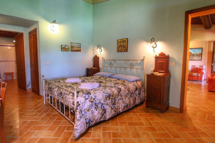 Room 3 of 108