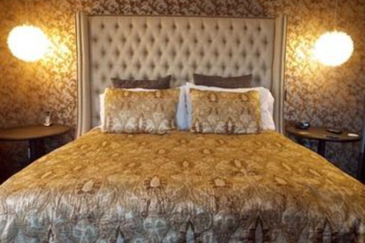 Room 16 of 30