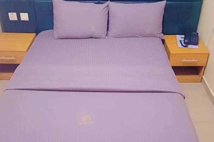 Room 7 of 11