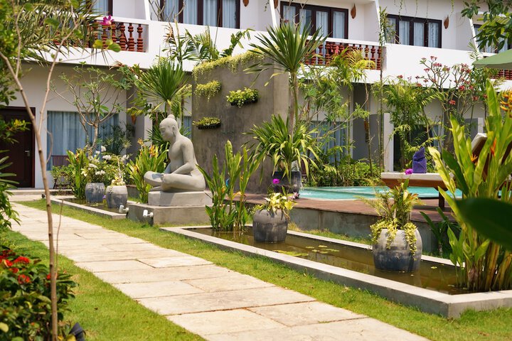 Hotel Exterior 96 of 107