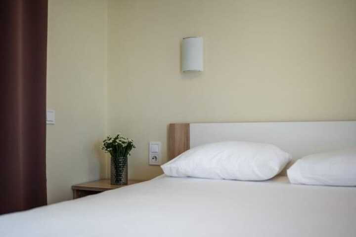 Room 33 of 109