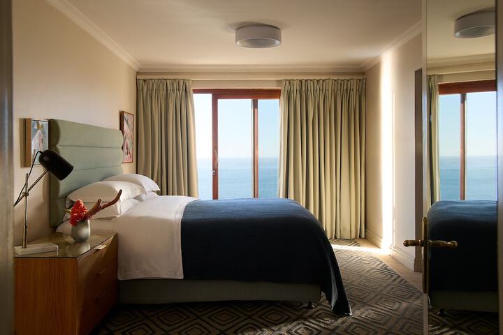 Room 33 of 215