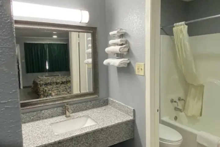 Room 9 of 11