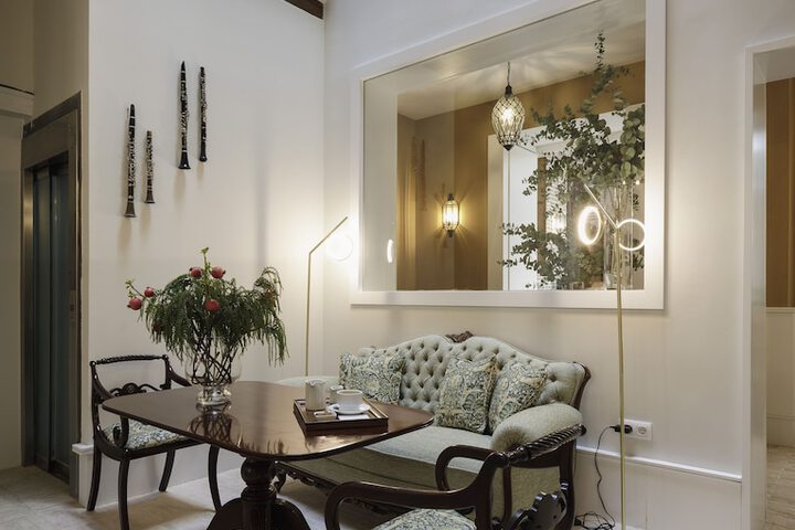 Entrance & Lobby