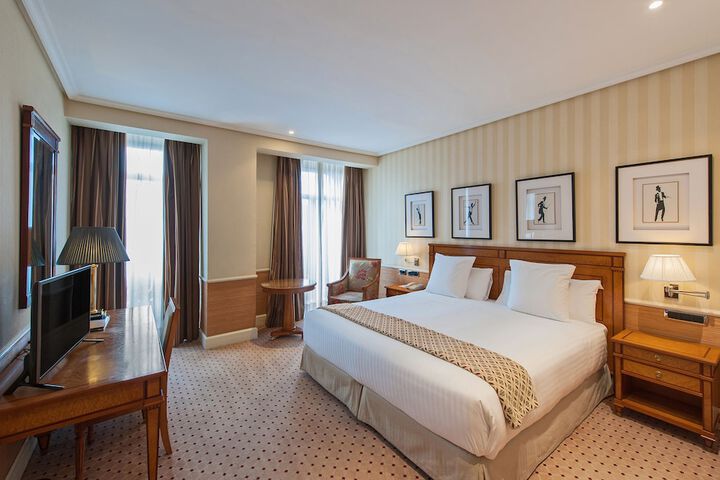 Room 6 of 25