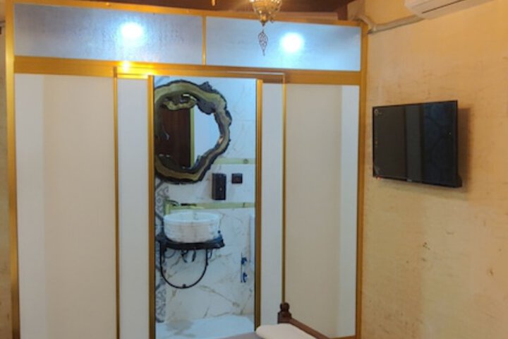 Room 5 of 88