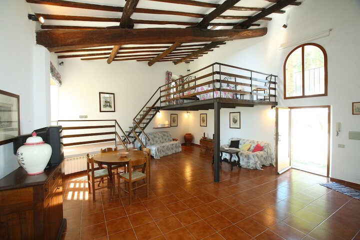 Room 3 of 77