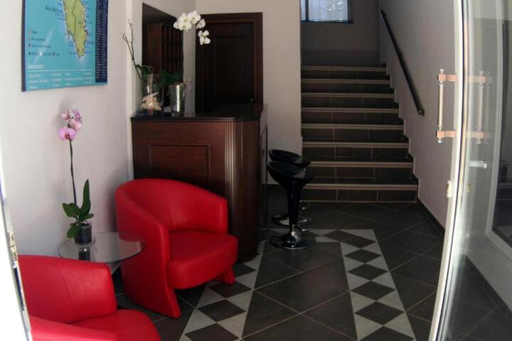 Shared lounge/TV area