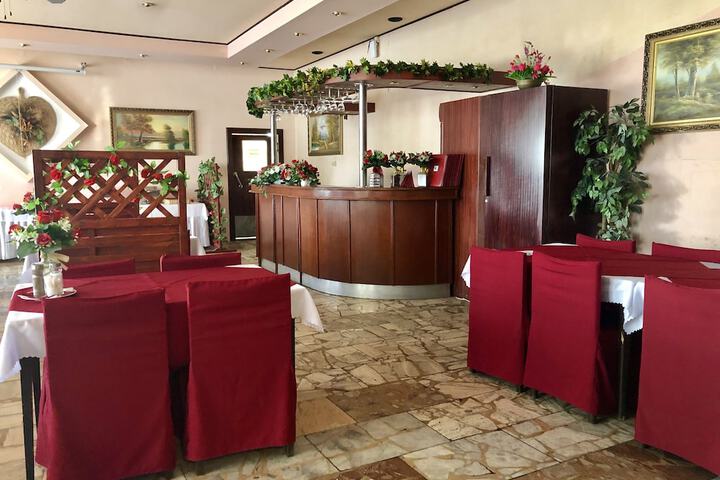 Dining 52 of 76