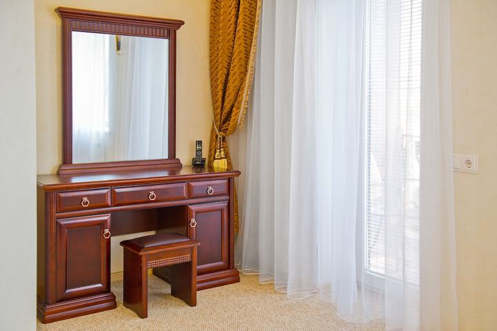 Room 4 of 25