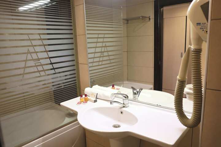 Room 15 of 42