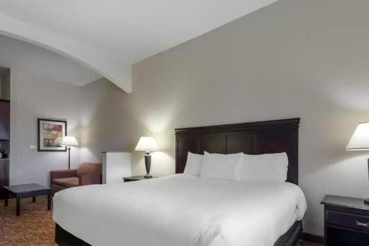 Standard King Bed Accessible (2 of 2)