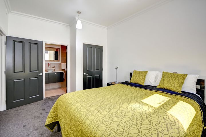 Room 8 of 16