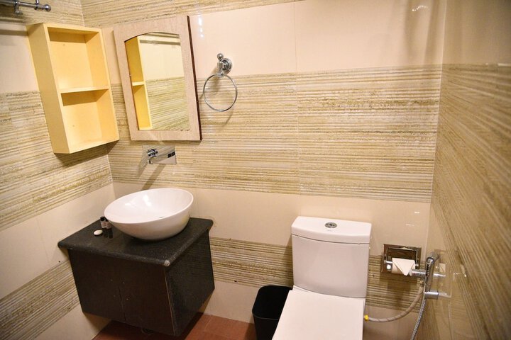 Room 18 of 28