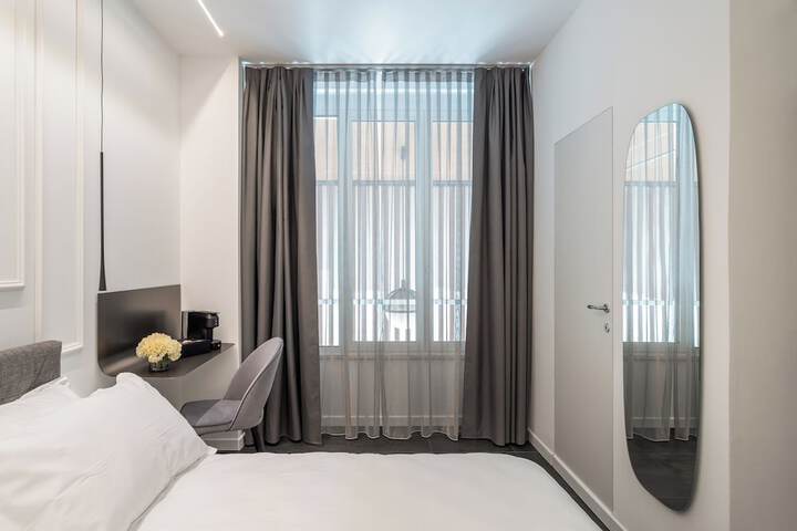 Room 10 of 28