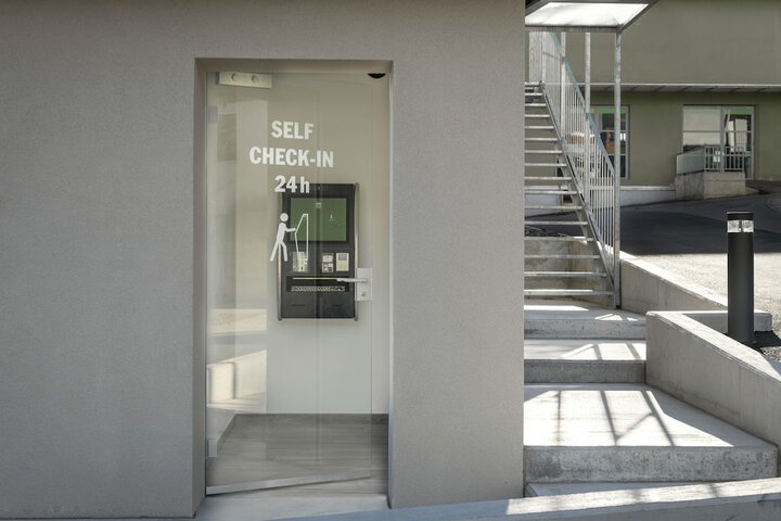 Check-in/check-out kiosk