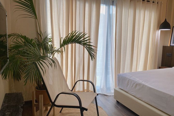 Room 2 of 94